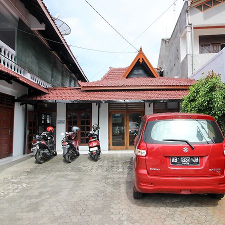 Reddoorz Plus Near Alun Alun Selatan Джокякарта Екстериор снимка