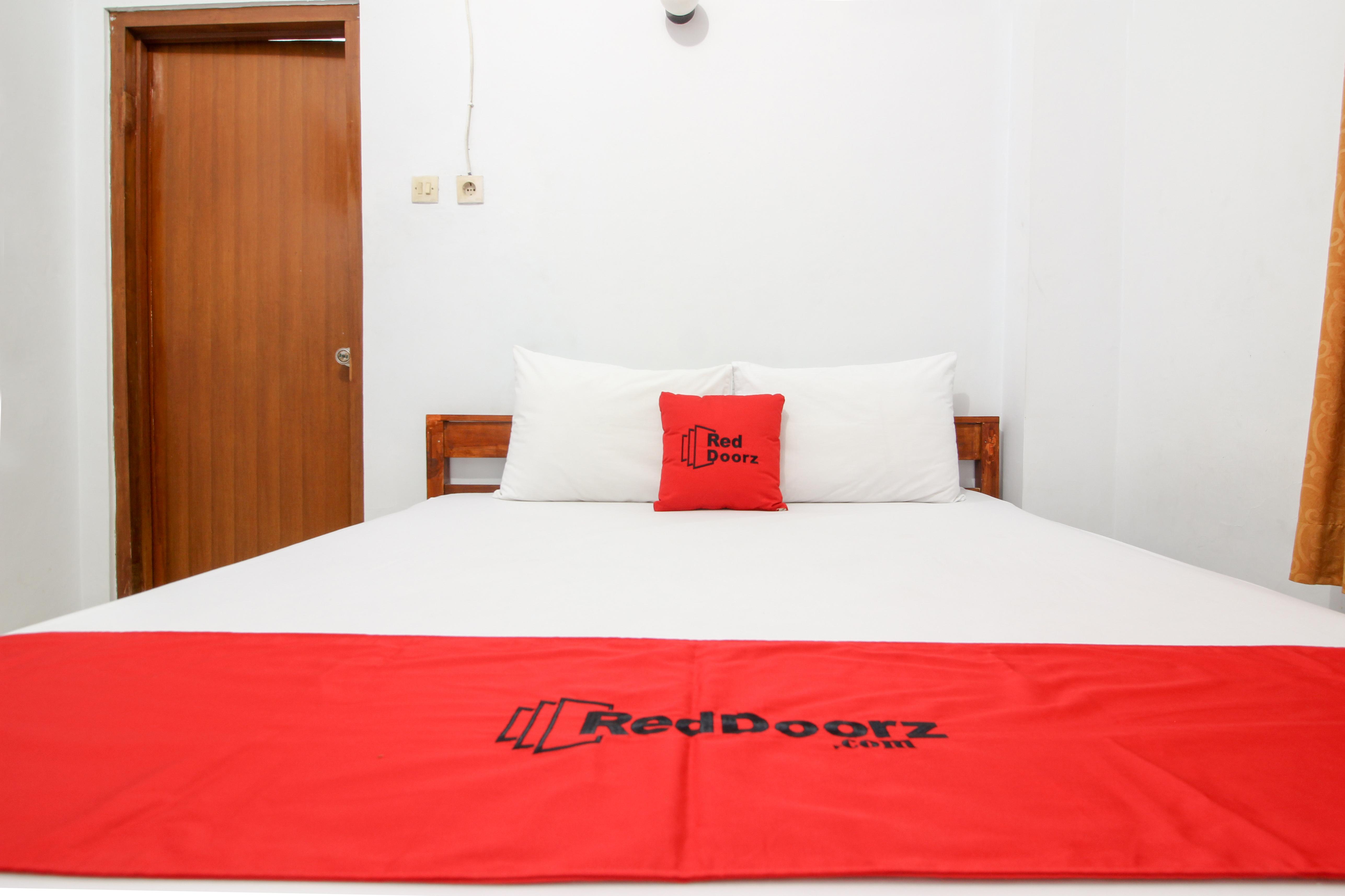 Reddoorz Plus Near Alun Alun Selatan Джокякарта Екстериор снимка