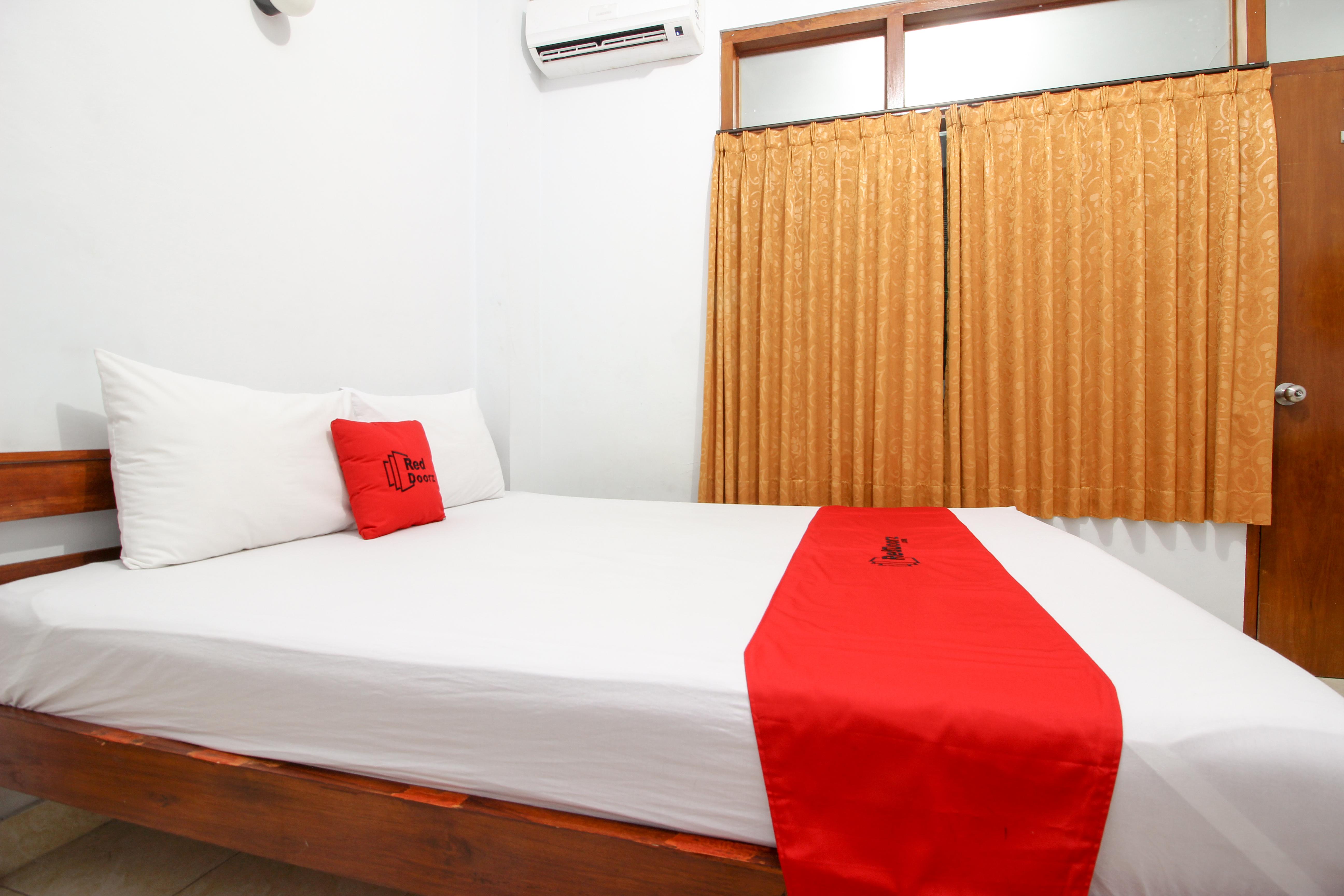 Reddoorz Plus Near Alun Alun Selatan Джокякарта Екстериор снимка