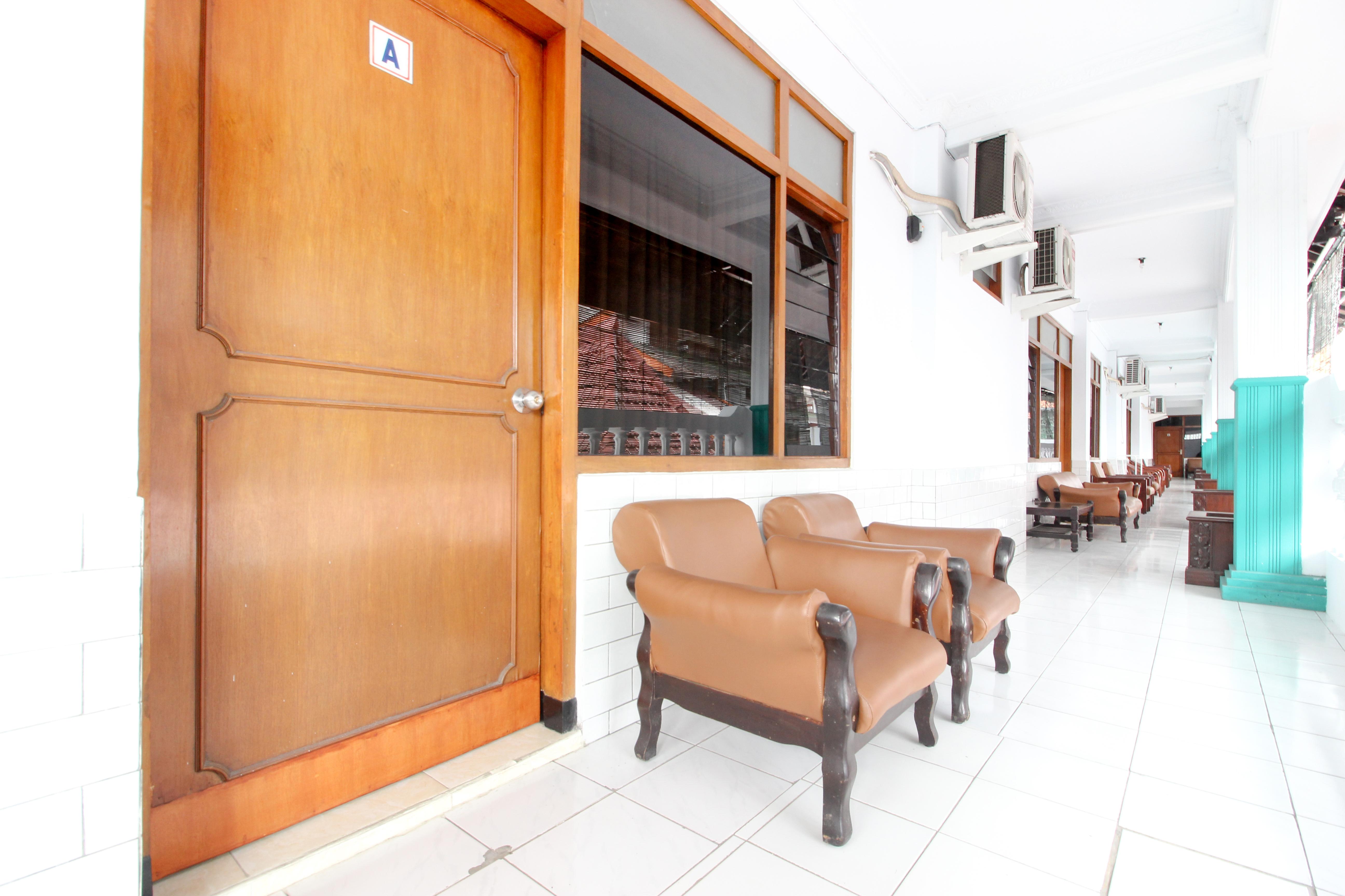 Reddoorz Plus Near Alun Alun Selatan Джокякарта Екстериор снимка