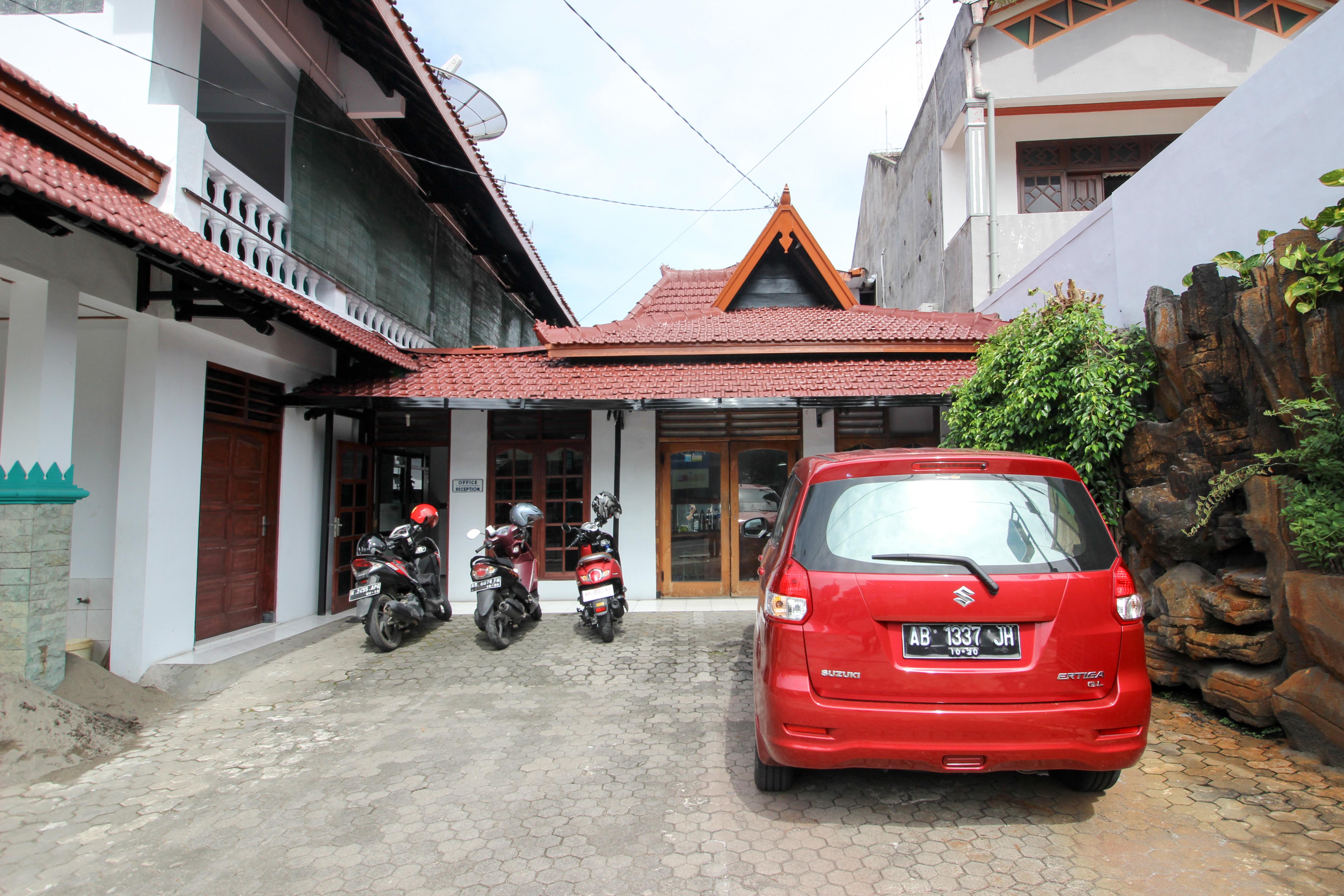 Reddoorz Plus Near Alun Alun Selatan Джокякарта Екстериор снимка