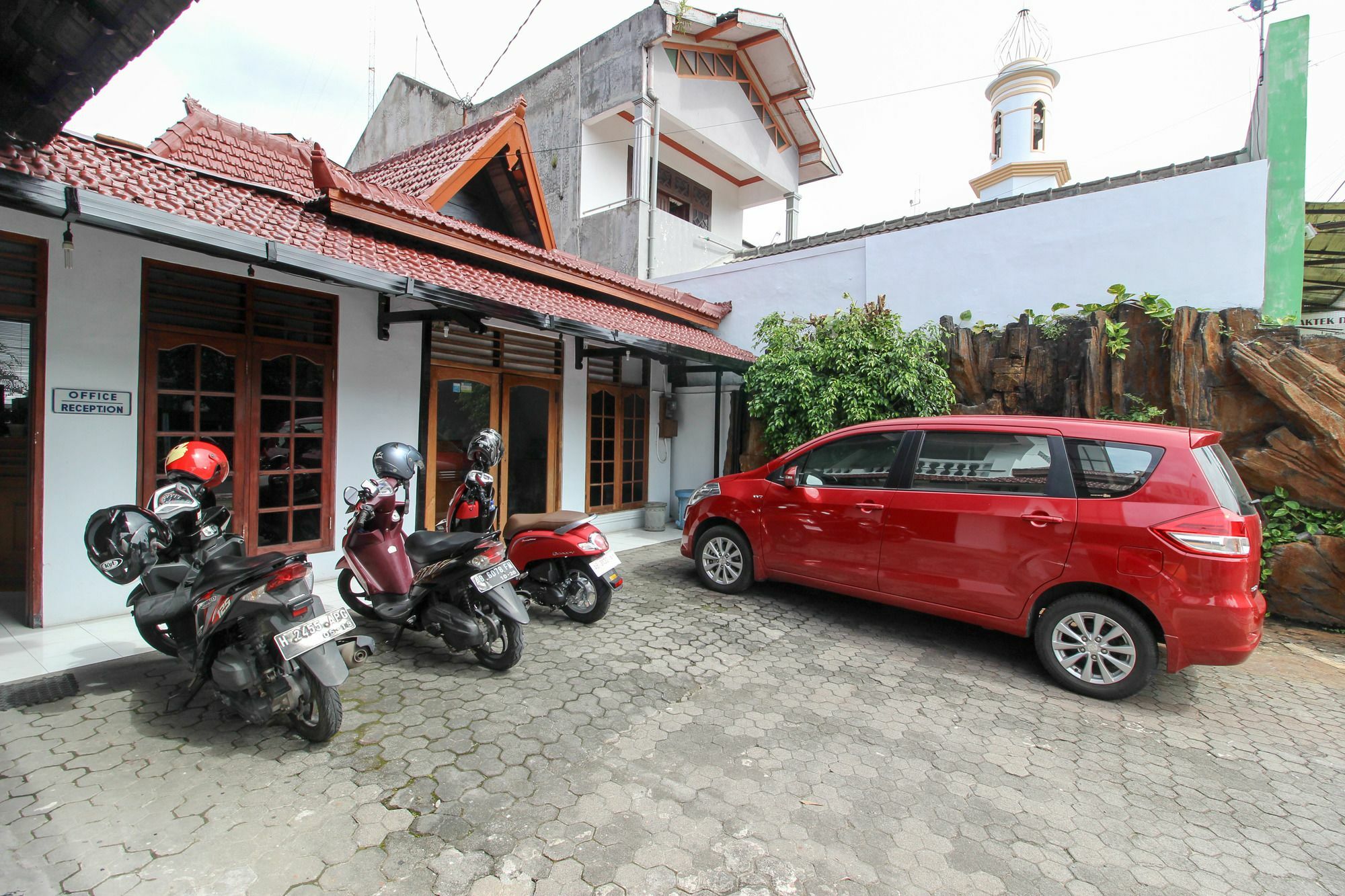 Reddoorz Plus Near Alun Alun Selatan Джокякарта Екстериор снимка