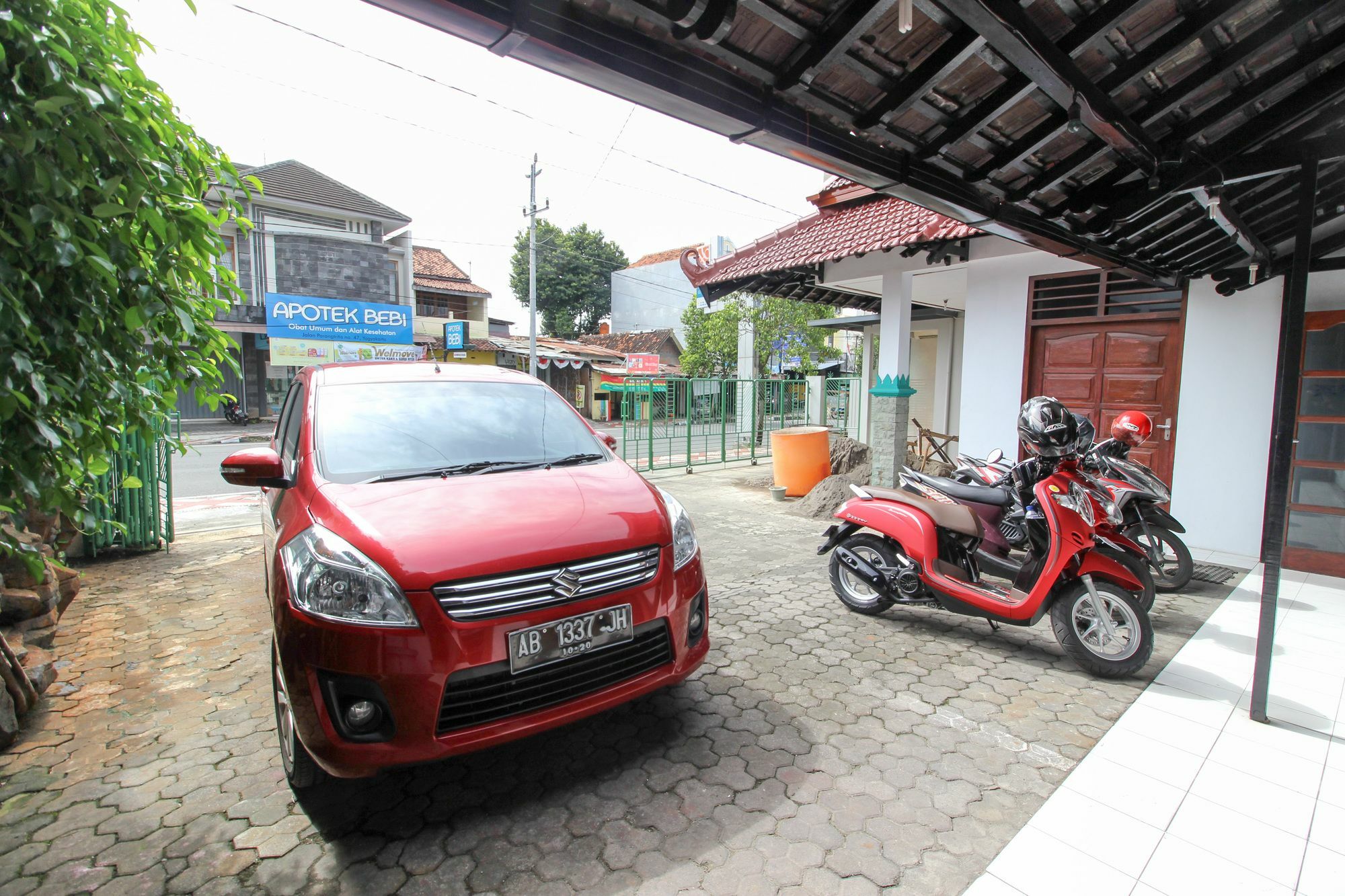 Reddoorz Plus Near Alun Alun Selatan Джокякарта Екстериор снимка